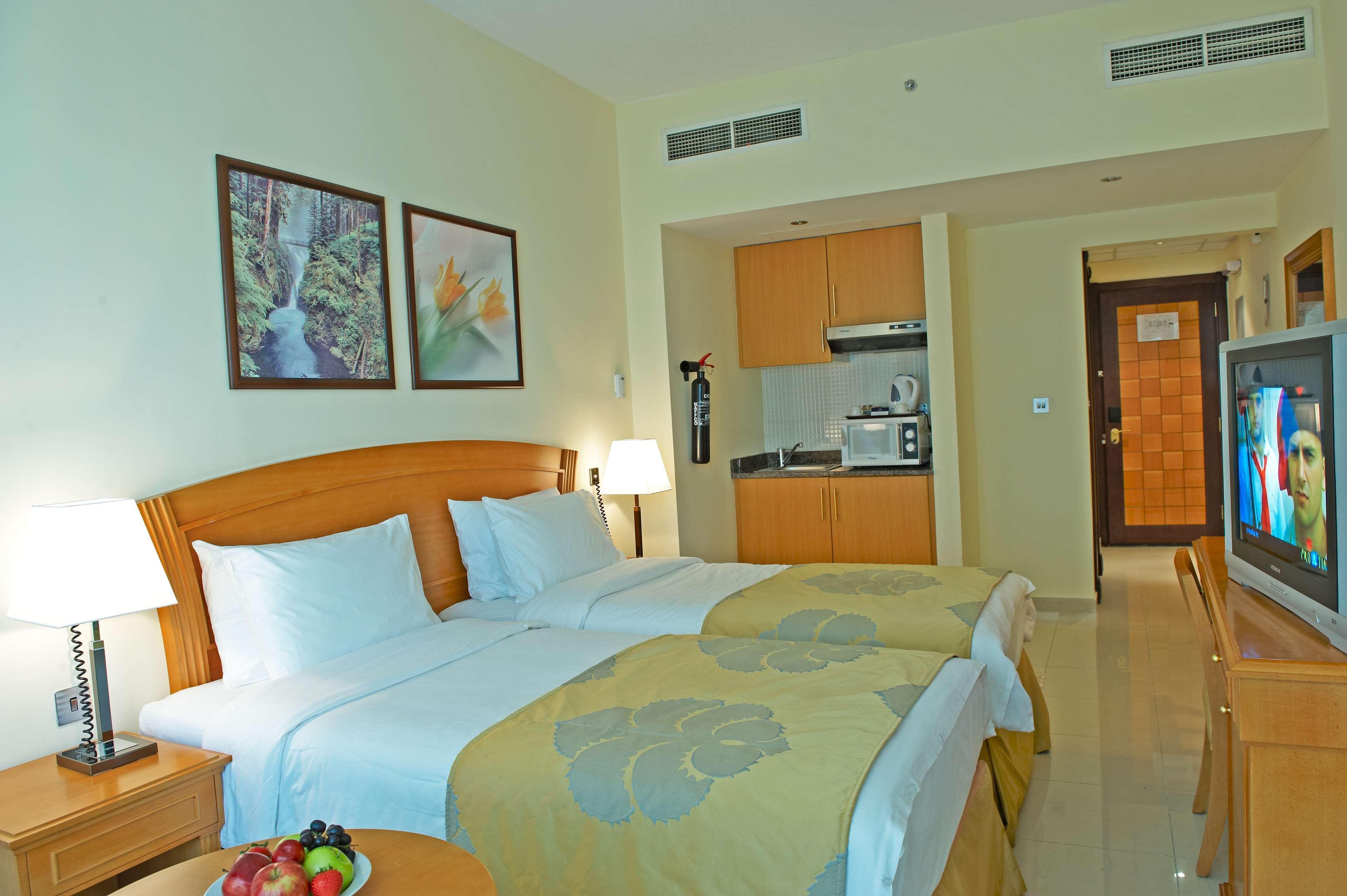 Golden Tulip Hotel Apartments Charjah Extérieur photo