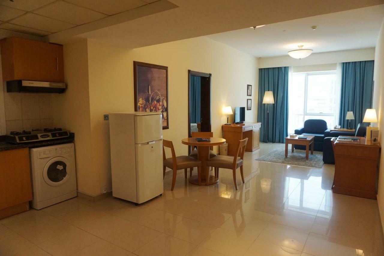 Golden Tulip Hotel Apartments Charjah Extérieur photo